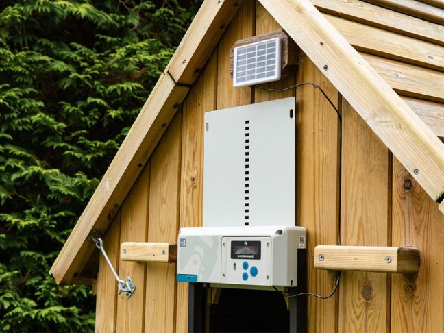 Komplet automatického otevírání a zavírání kurníku CHICKEN GUARD ALL IN ONE SOLAR