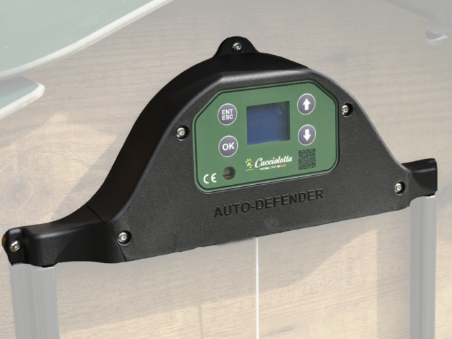 Automatické otevírání a zavírání kurníku POLLY AUTO-DEFENDER - se solárním panelem