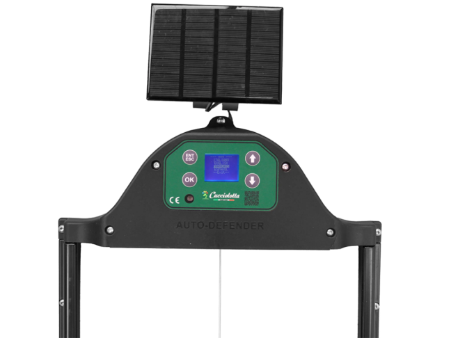 Komplet automatického otevírání a zavírání kurníku POLLY AUTO-DEFENDER KIT - se solárním panelem